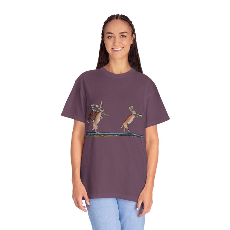 Camiseta de cazador de conejos medieval: arte manuscrito caprichoso imagen 9