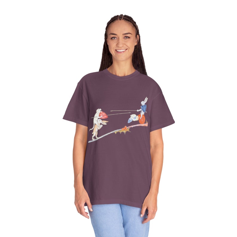 Camiseta de conejo de justas medievales: arte manuscrito caprichoso imagen 9