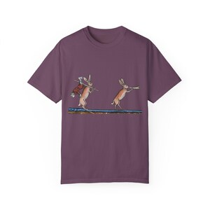 Camiseta de cazador de conejos medieval: arte manuscrito caprichoso Berry