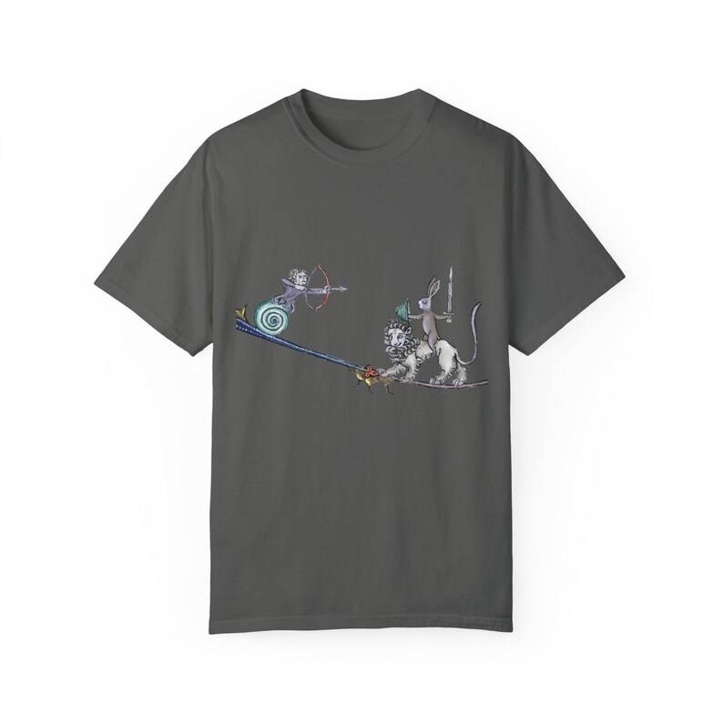 Mittelalterliches Kanninchen vs Schnecken Bogenschütze T-Shirt: Zauberhafte Handschriftenkunst Pepper