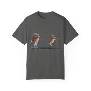 Camiseta de cazador de conejos medieval: arte manuscrito caprichoso Pepper