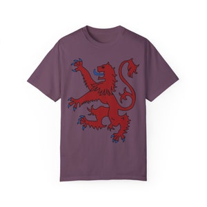 Scottish Lion Rampant T-Shirt: Royal Banner Design Berry
