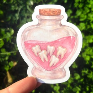 Rosa tänder-drycksklistermärke: Obehaglig söt anatomikonst, kawaii gore-tandklistermärke, gotiskt drycksklistermärke, pastellgoth-estetik bild 3