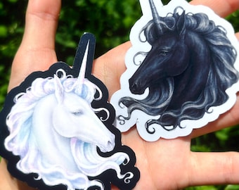 Juego de pegatinas de unicornios en blanco y negro: pareja de unicornios de fantasía, pegatinas de unicornios góticos, calcomanías de unicornios oscuros y claros, arte fantástico en acuarela.