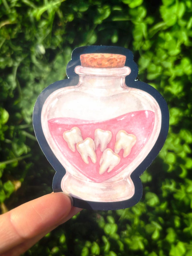 Rosa tänder-drycksklistermärke: Obehaglig söt anatomikonst, kawaii gore-tandklistermärke, gotiskt drycksklistermärke, pastellgoth-estetik bild 4