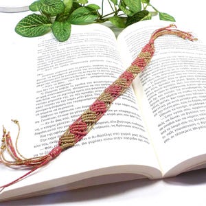 Bladwijzer macramé, handgemaakte roze gouden boekenlegger, bladwijzer kwast, boekenliefhebber cadeau, planner bladwijzer, boho-boekaccessoire, cadeau voor haar