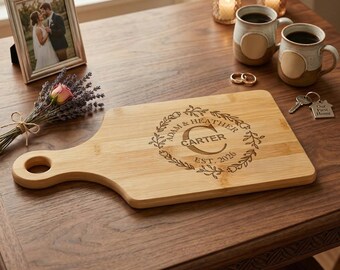 Tabla de cocina grabada con apellido y monograma inicial, decoración familiar personalizada, tabla de embutidos a medida, madera grabada con láser.