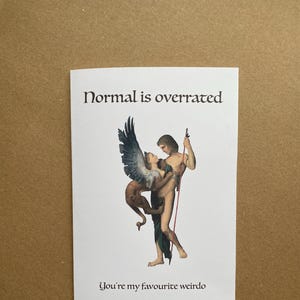 WEIRDO Normalność jest przereklamowana Karta przyjaciela Dziewczyna Żona Urodziny Wydrukuj Kartkę Sztuka w stylu vintage Artystyczny kolaż Antyczny Retro Artysta 5 x 7 zabawny