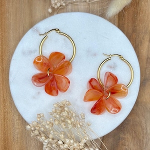 Sézane Flora style stainless steel hoop earrings with flower petals