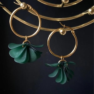 ROMY earrings / hoop earrings with Sézane-inspired flower-shaped petals, hand-assembled in France