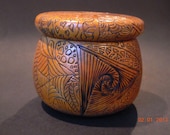 Un pequeño único Zentangle joyero de madera de Apple