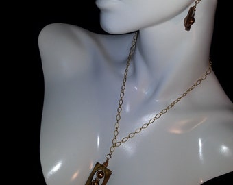 Brown Mother of Pearl Pendant Necklace Set