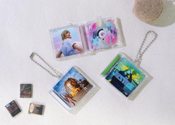 Amazon.co.jp: milet CD Cover Keychain Who I Am キーホルダー