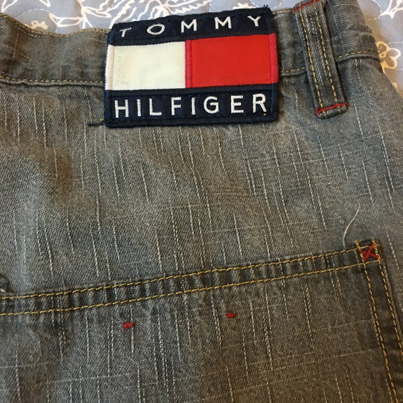 Vintage 90/'s Tommy Hilfiger Tommy Carpenter shorts Flag logo Gray wash 31 Flag spell out Patch