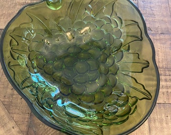 Vintage Indiana Glass Large Green Grape Cluster Pattern Fruit Serving Bowl