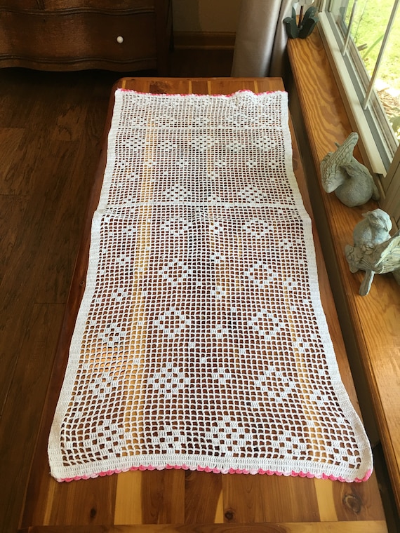 White Pink Trim Crochet Table Runner, Vintage 37 X 17 Inches Dresser Scarf  , Cotton Handmade Wedding Decor - Etsy