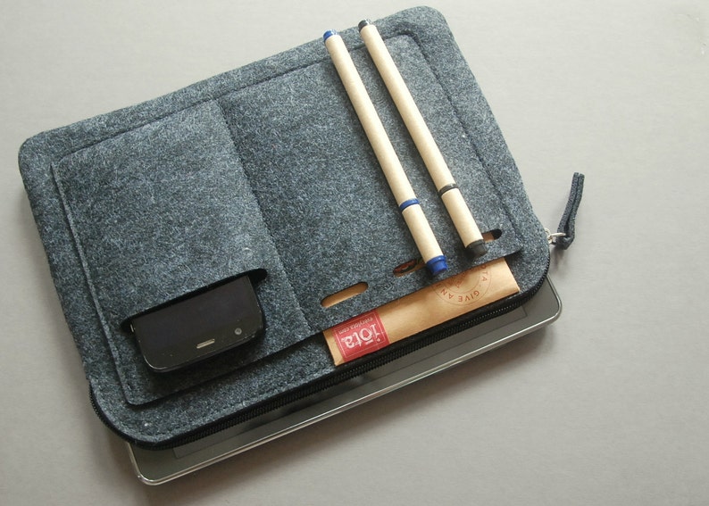 iPad Case, Tablet Cover, felt tech cover, zipper bag. 