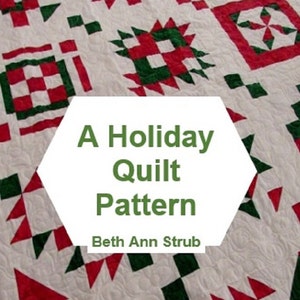 以下が含まれることがあります： 赤と緑のクリスマス柄の白いキルト。キルトは正方形と三角形で構成されています。画像の中央に「A Holiday Quilt Pattern Beth Ann Strub」というテキストがあります。