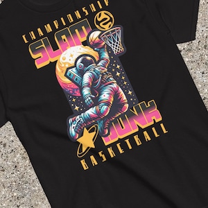 T-shirt de basket-ball Slam Dunk de championnat unique | Conception audacieuse d'astronaute | Parfait pour les amateurs d'espace et de basket-ball