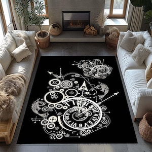 Puede incluir: Alfombra rectangular negra con un diseño blanco de reloj y engranajes. La alfombra presenta una gran esfera de reloj con números romanos, rodeada de varios engranajes, flechas y formas de pez. El diseño es simétrico y detallado.