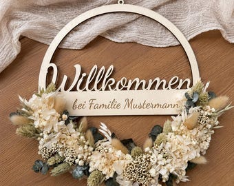 Willkommen bei Familie [Name] Türkranz Holz | Personalisiertes Türschild mit Trockenblumen | Boho Deko Haustür | Geschenk Einzug | Hochzeit