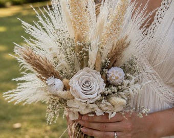 Krämfärgad brudbukett med torkade blommor | Boho brudbukett med konserverad ros | Beige och vit brudbukett | Brudbukett | Bohemiskt bröllop