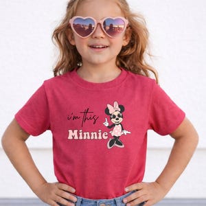 Camiseta de cumpleaños para niños pequeños "Soy esta Minnie", Camiseta de cumpleaños de Minnie Mouse, Camiseta de Minnie para niños de un año, Camiseta de viaje de cumpleaños de Disney imagen 10
