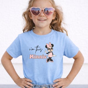 Camiseta de cumpleaños para niños pequeños "Soy esta Minnie", Camiseta de cumpleaños de Minnie Mouse, Camiseta de Minnie para niños de un año, Camiseta de viaje de cumpleaños de Disney imagen 11