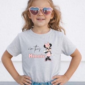 Camiseta de cumpleaños para niños pequeños "Soy esta Minnie", Camiseta de cumpleaños de Minnie Mouse, Camiseta de Minnie para niños de un año, Camiseta de viaje de cumpleaños de Disney imagen 7