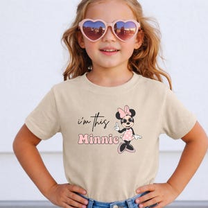 Camiseta de cumpleaños para niños pequeños "Soy esta Minnie", Camiseta de cumpleaños de Minnie Mouse, Camiseta de Minnie para niños de un año, Camiseta de viaje de cumpleaños de Disney imagen 9