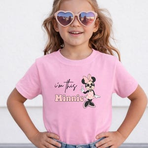 Camiseta de cumpleaños para niños pequeños "Soy esta Minnie", Camiseta de cumpleaños de Minnie Mouse, Camiseta de Minnie para niños de un año, Camiseta de viaje de cumpleaños de Disney imagen 5