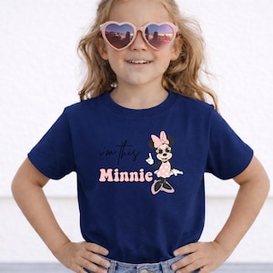 Camiseta de cumpleaños para niños pequeños "Soy esta Minnie", Camiseta de cumpleaños de Minnie Mouse, Camiseta de Minnie para niños de un año, Camiseta de viaje de cumpleaños de Disney imagen 6