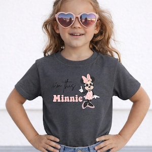 Camiseta de cumpleaños para niños pequeños "Soy esta Minnie", Camiseta de cumpleaños de Minnie Mouse, Camiseta de Minnie para niños de un año, Camiseta de viaje de cumpleaños de Disney imagen 2