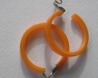 Vintage Hoop Swirl Tangerine Bakelite Clip Earrings