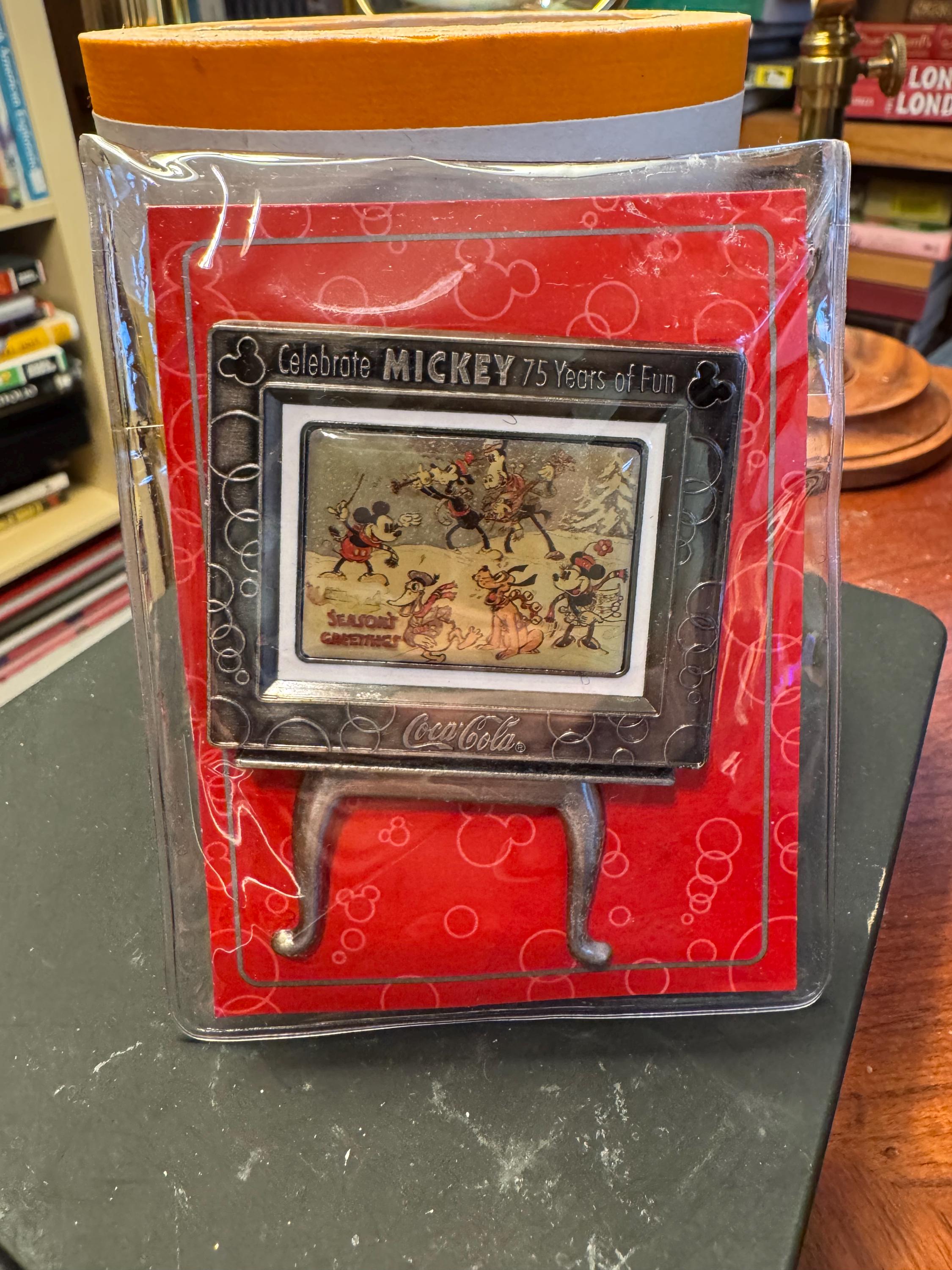 Disney - Celebrate Mickey 75 Years of Fun Coca-cola - Season's
