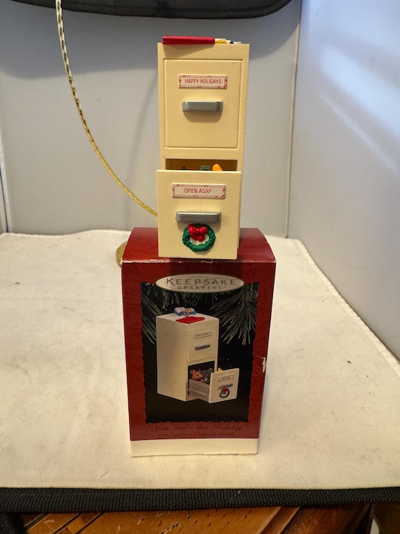 ホールマーク キープセイク オーナメント 開閉式 ホリデー - Etsy 日本