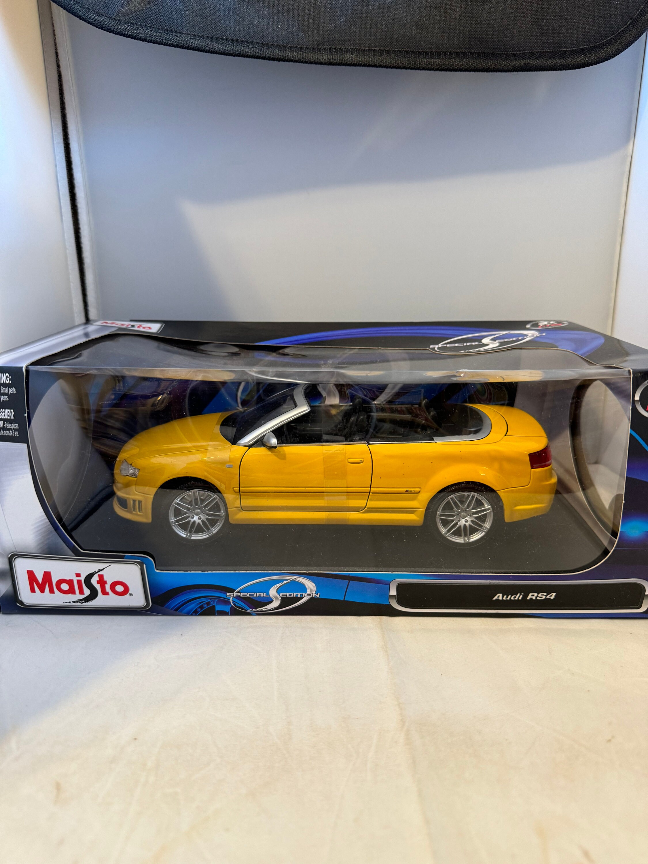 maisto社製　audi RS4カブリオレ 1/18スケール オマケ付き maisto社製 audi RS4カブリオレ 1/18スケール オマケ付き - メルカリ