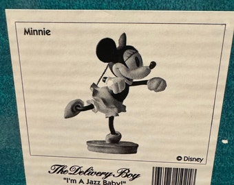 Classics Walt Disney Collection - Minnie - the Delivery Boy - 