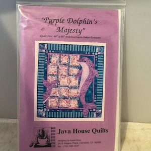 Java House Quilts - "Purple Dolphin's Majesty" Quiltmönster - Oklippt
