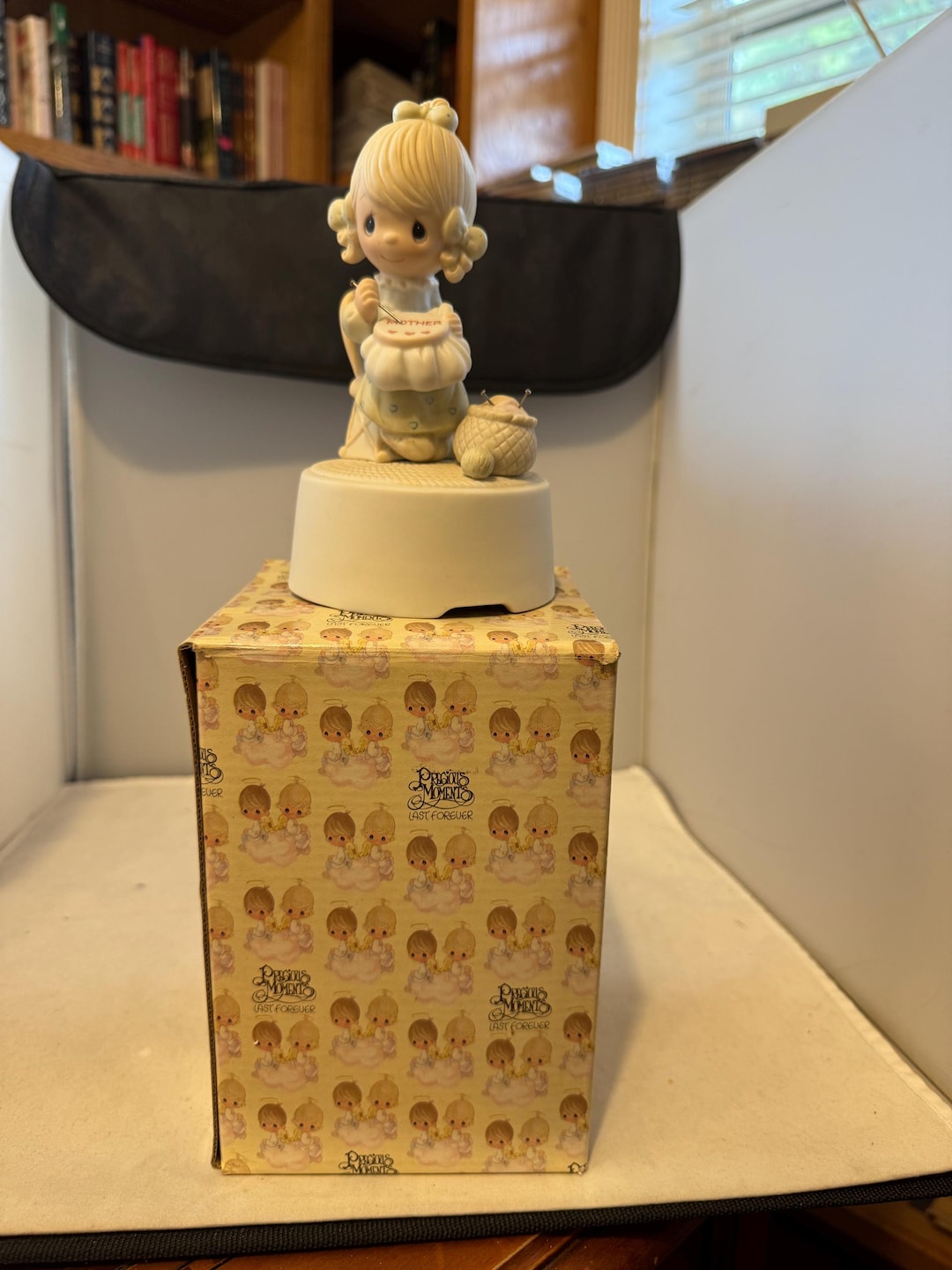 エネスコ プレシャスモーメンツ コレクション E-7182 - 刺繍入り