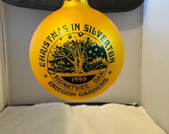 Christmas In Silverton 1998 - Signature Oak Christmas Ball Ornament