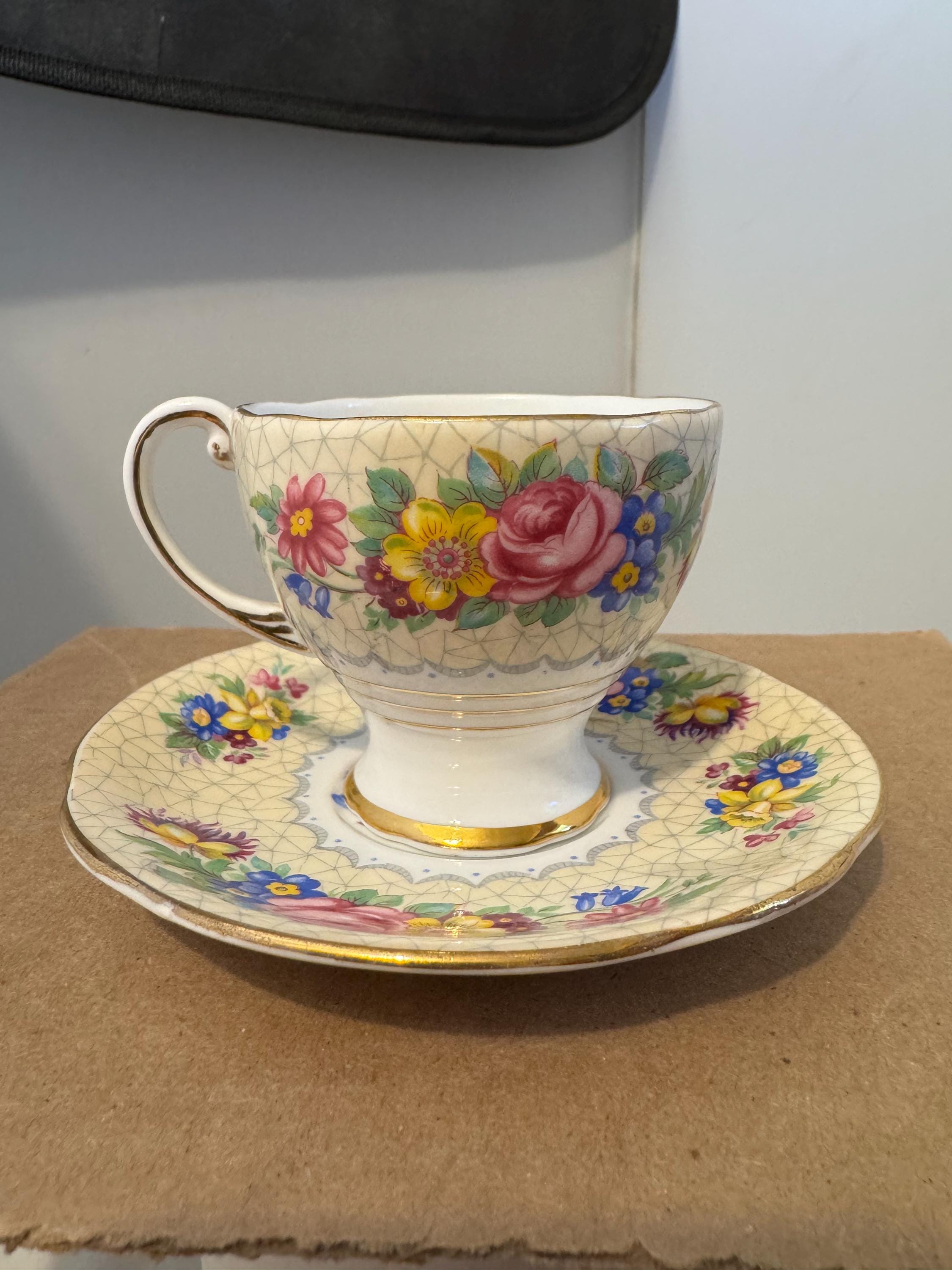 工芸品 ENGLISH FINE BONE CHINA Royal Standard Fine Bone China England Tea Cup and Saucer - Used