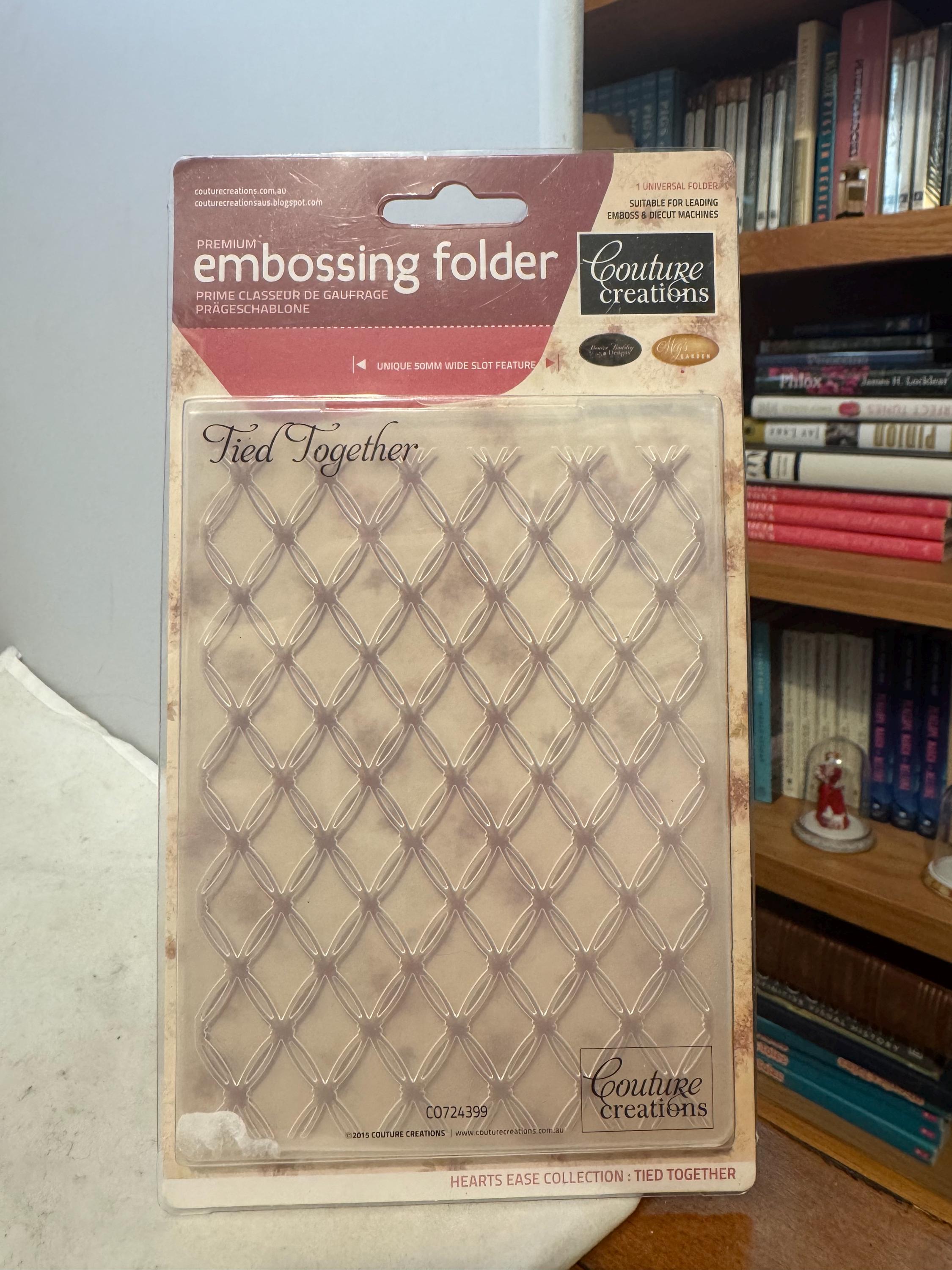 Couture Creations - Embossing Folder - Tied Together
