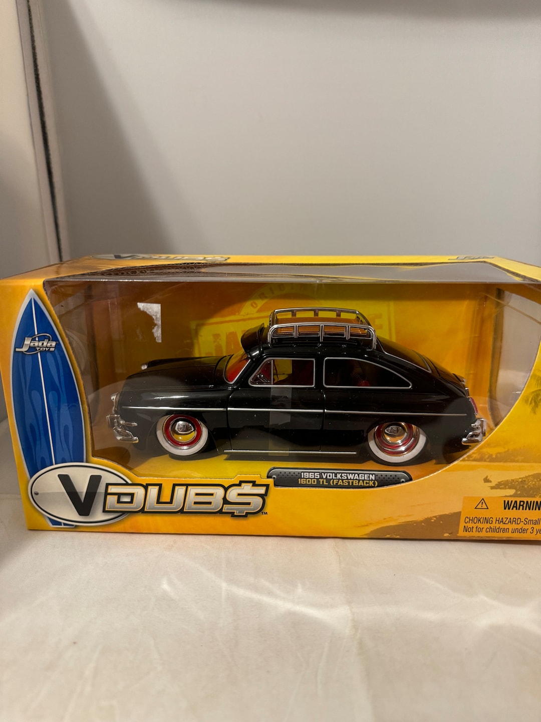 Jada Toys 1/24 V-Dubs 1962 Volkswagen Bus BLACK Tan New in Box