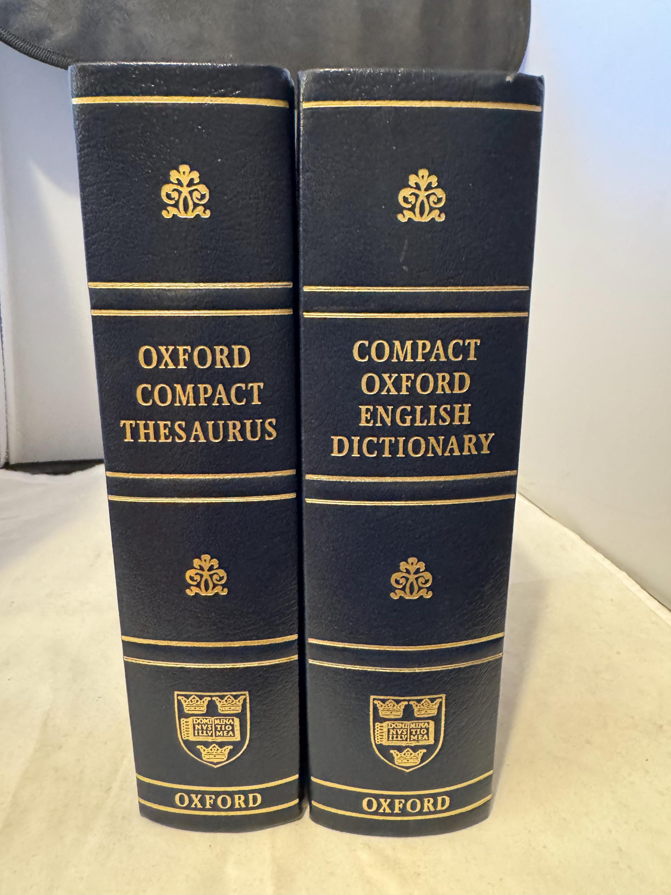 Compact Oxford English Dictionary / Oxford Compact Thesaurus