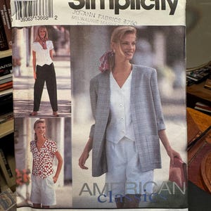 Simplicity Mönster 8239 Storlek P (12-16) - Byxor eller shorts, topp och ofodrad jacka för fröknar