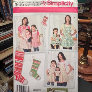 Simplicity Pattern 1936 - Size A S-L - Childs' And Misses' Aprons, Apron For 18" Doll And Stocking Ornaments In Three Sizes