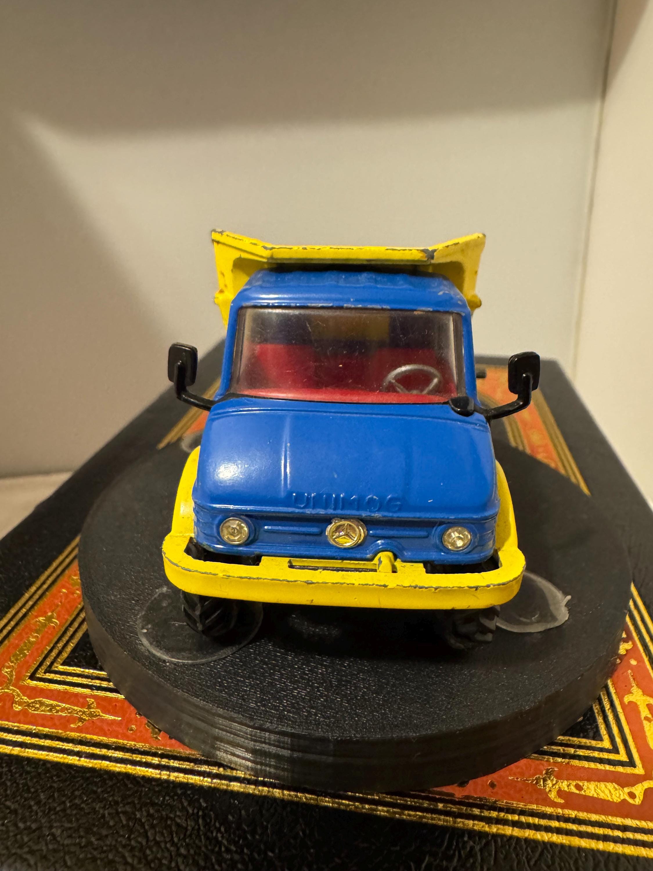 Corgi Toys 409 Mercedes Benz Unimog 406 Tipper Suspension