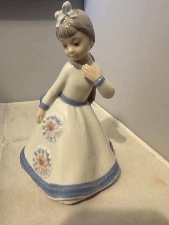 Zaphir Lladro Figure - 'girl' 7