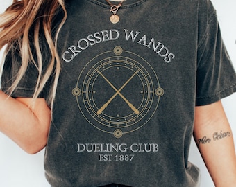 Camiseta de mago leyendo academia oscura, club de duelo de varitas, ropa gótica de Halloween, regalo de cumpleaños de Navidad, camiseta vintage de fandom literario